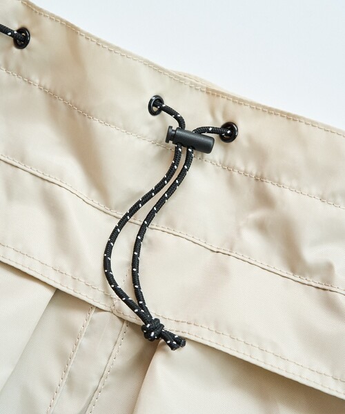 FREAK'S STORE（フリークスストア）の「限定展開 Columbia × FREAK'S STORE/コロンビア 別注 アウトポケット 巾着 2way バッグ（ショルダーバッグ・レディース・ベージュ/ブラック/オリーブ・ONE SIZE）」の12枚目の写真