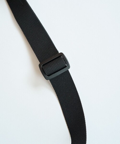 FREAK'S STORE（フリークスストア）の「限定展開 Columbia × FREAK'S STORE/コロンビア 別注 アウトポケット 巾着 2way バッグ（ショルダーバッグ・レディース・ベージュ/ブラック/オリーブ・ONE SIZE）」の8枚目の写真