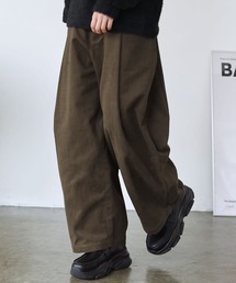 タックボリュームワイドカーブパンツ