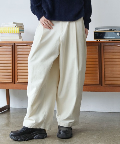 ROCHEM(ローシェン)の「タックボリュームワイドカーブパンツ(その他パンツ・メンズ・ブラック/チャコール/ホワイト/ブラウン・XS/S/M/L)」の5枚目の写真