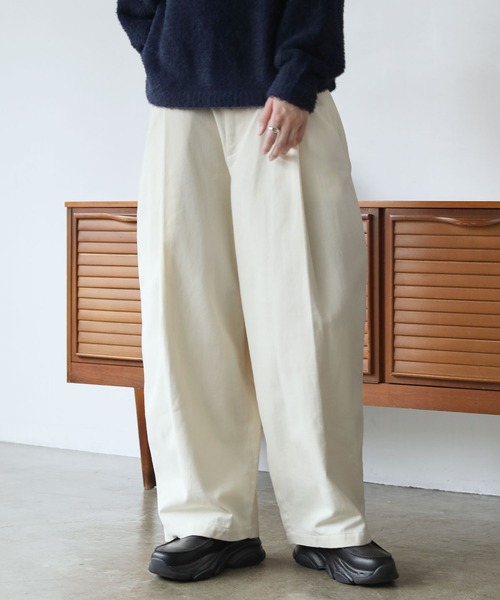 ROCHEM(ローシェン)の「タックボリュームワイドカーブパンツ(その他パンツ・メンズ・ブラック/チャコール/ホワイト/ブラウン・XS/S/M/L)」の6枚目の写真
