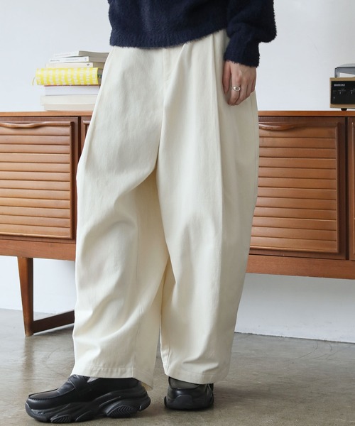 ROCHEM(ローシェン)の「タックボリュームワイドカーブパンツ(その他パンツ・メンズ・ブラック/チャコール/ホワイト/ブラウン・XS/S/M/L)」の7枚目の写真
