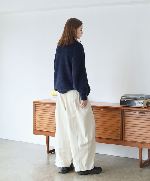 ROCHEM(ローシェン)の「タックボリュームワイドカーブパンツ(その他パンツ・メンズ・ブラック/チャコール/ホワイト/ブラウン・XS/S/M/L)」の15枚目の写真