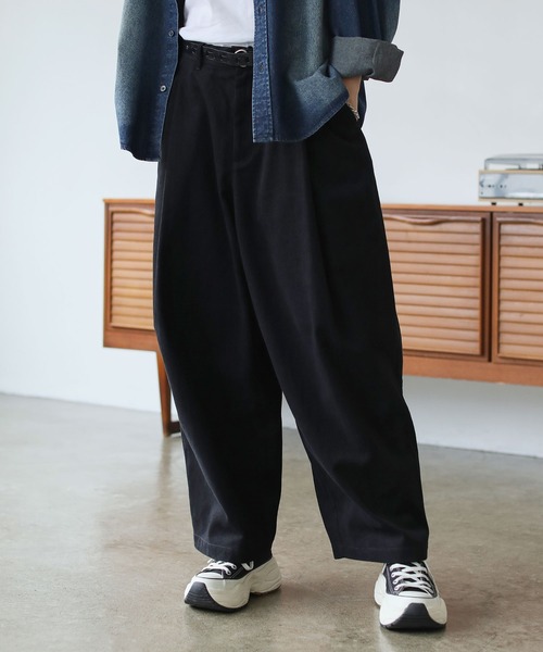 ROCHEM(ローシェン)の「タックボリュームワイドカーブパンツ(その他パンツ・メンズ・ブラック/チャコール/ホワイト/ブラウン・XS/S/M/L)」の16枚目の写真