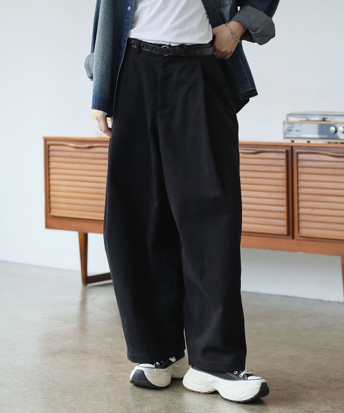 ROCHEM(ローシェン)の「タックボリュームワイドカーブパンツ(その他パンツ・メンズ・ブラック/チャコール/ホワイト/ブラウン・XS/S/M/L)」の18枚目の写真