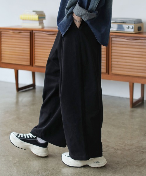 ROCHEM(ローシェン)の「タックボリュームワイドカーブパンツ(その他パンツ・メンズ・ブラック/チャコール/ホワイト/ブラウン・XS/S/M/L)」の19枚目の写真