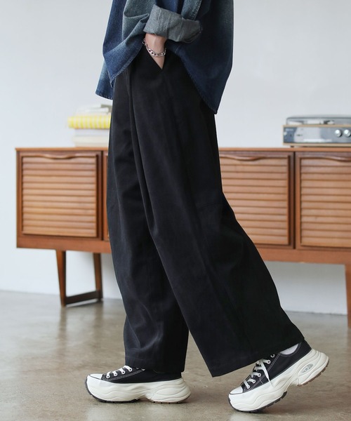 ROCHEM(ローシェン)の「タックボリュームワイドカーブパンツ(その他パンツ・メンズ・ブラック/チャコール/ホワイト/ブラウン・XS/S/M/L)」の20枚目の写真