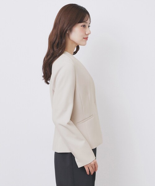 index（インデックス）の「ストレッチノーカラージャケット/セットアップ対応【洗濯機洗い可/イージーアイロン/防シワ】（ノーカラージャケット・レディース・ブラック/ナチュラル/ネイビー系5/ブラウン系その他・40/42/38/36）」の16枚目の写真