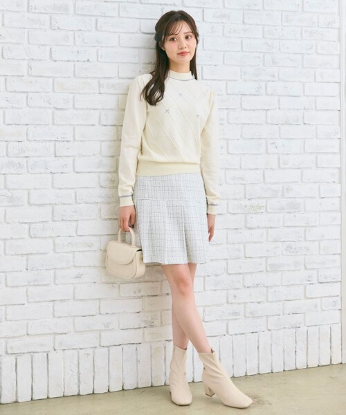 Feroux(フェルゥ)の「プリーツミニ スカート(スカート・レディース・ホワイト系1/グレー系/ブラック系1・SMALL/MEDIUM)」の4枚目の写真