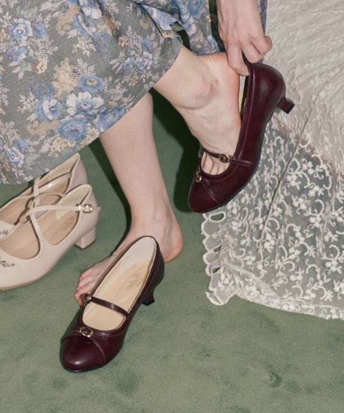 an another angelus（アンアナザーアンジェラス）の「細ベルト使いクラシカルパンプス/fint フィント（パンプス・レディース・ブラック/ワインレッド・S/M/L）」の16枚目の写真