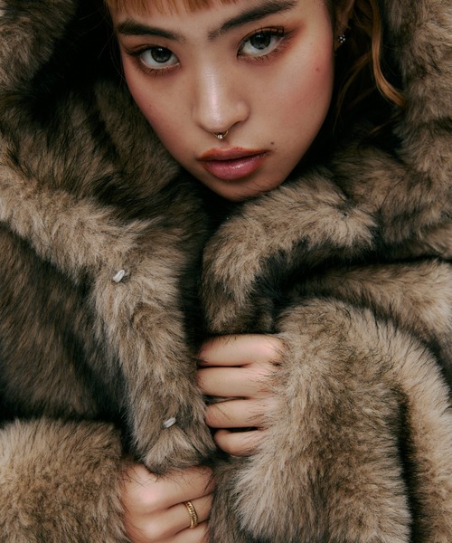 【即完売商品】　gossipclub ファージャケットINTER FACTORY GOSSIP CLUB（ゴシップクラブ）の「AINA - フード付きファージャケット