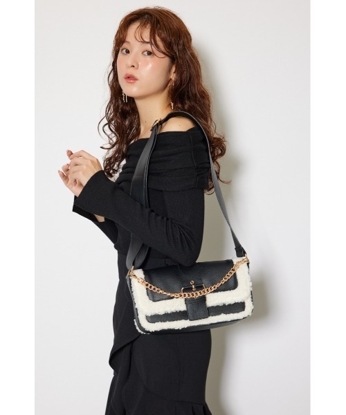 rienda(リエンダ)の「フェイクボアコンビショルダーバッグ(ショルダーバッグ・レディース・ブラック/ブラウン・FREE)」の3枚目の写真