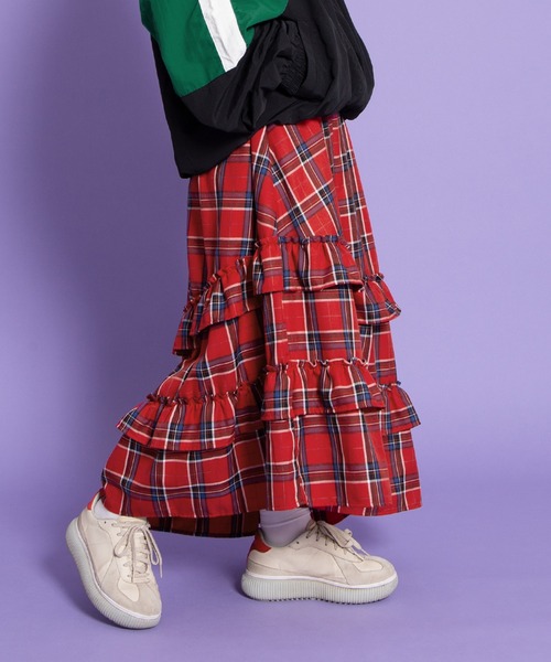 PUNYUS（プニュズ）の「アシンメトリーチェックフリルロングスカート（スカート・レディース・グレー/ベージュ/レッド・4/3/2/1）」の4枚目の写真