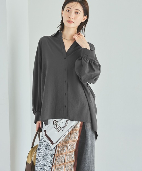 LAKOLE(ラコレ)の「袖タックシャーリングシャツ / 582562(シャツ/ブラウス・レディース・ネイビー/イエロー/アイボリー/チャコール/チェリーレッド・FREE)」の13枚目の写真