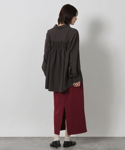 LAKOLE(ラコレ)の「袖タックシャーリングシャツ / 582562(シャツ/ブラウス・レディース・ネイビー/イエロー/アイボリー/チャコール/チェリーレッド・FREE)」の17枚目の写真