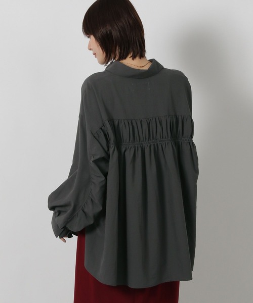 LAKOLE(ラコレ)の「袖タックシャーリングシャツ / 582562(シャツ/ブラウス・レディース・ネイビー/イエロー/アイボリー/チャコール/チェリーレッド・FREE)」の20枚目の写真