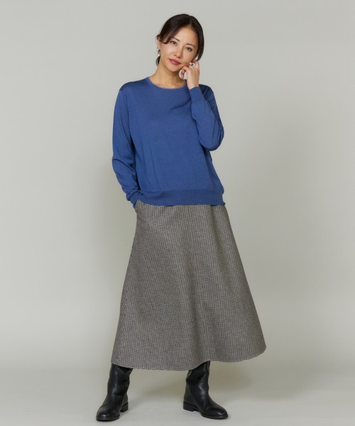 INED(イネド)の「TOPAZクルーネックプルオーバーニット(ニット/セーター・レディース・ラベンダー/キャメル/ブラック/ブルーグレー・9号)」の14枚目の写真