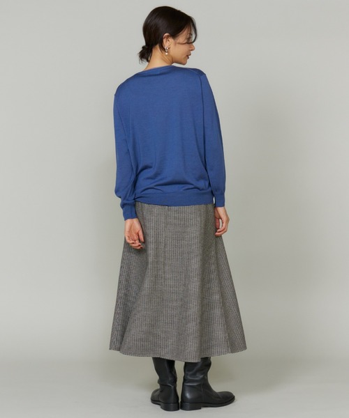 INED(イネド)の「TOPAZクルーネックプルオーバーニット(ニット/セーター・レディース・ラベンダー/キャメル/ブラック/ブルーグレー・9号)」の5枚目の写真