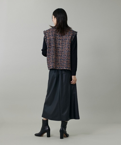 INED(イネド)の「TOPAZクルーネックプルオーバーニット(ニット/セーター・レディース・ラベンダー/キャメル/ブラック/ブルーグレー・9号)」の7枚目の写真