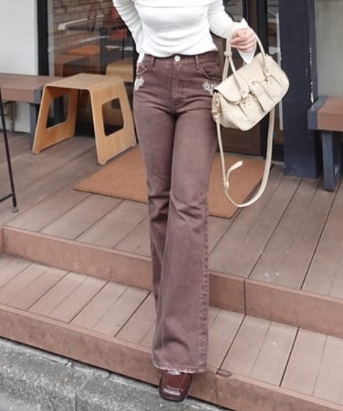 セール】フラワー刺繍ブーツカットパンツ 秋服 冬服（デニムパンツ