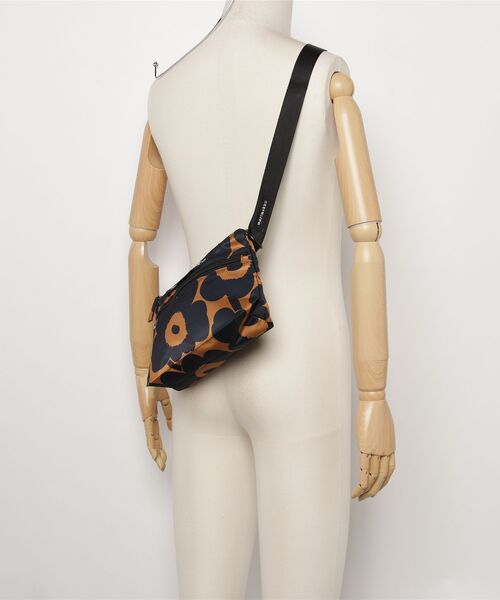 marimekko（マリメッコ）の「【JAPAN EXCLUSIVE オンライン限定】Unikko / Je Neat Crossbody  S（ショルダーバッグ・レディース・ブルー系その他・FREE）」の2枚目の写真