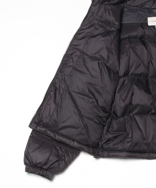 Calvin Klein（カルバン・クライン）の「Calvin Klein（カルバンクライン）ESSENTIAL MIDWEIGHT PUFFERJACKET（ダウンジャケット/コート・レディース・ブラック/ホワイト・S/XS）」の4枚目の写真