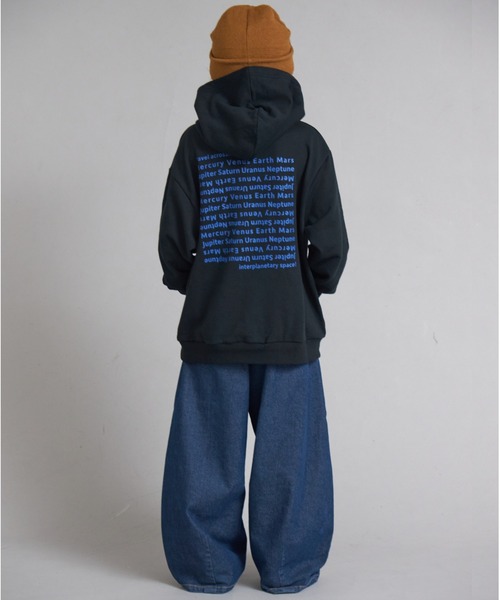 PAIRMANON STREET(ペアマノンストリート)の「裏毛 スウェット アソートプリント パーカー【PAIRMANON STREET】(パーカー・キッズ・ブラック/グレー系その他/ライトブルー/グレー/ブラック系その他/イエロー・100/110/120/130/140/150/160/90)」の2枚目の写真