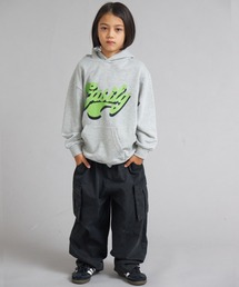 coucou manon（ククゥ マノン）の「裏毛 スウェット アソートプリント パーカー【PAIRMANON STREET】（パーカー）」