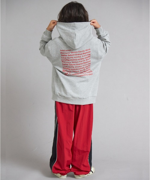 PAIRMANON STREET(ペアマノンストリート)の「裏毛 スウェット アソートプリント パーカー【PAIRMANON STREET】(パーカー・キッズ・ブラック/グレー系その他/ライトブルー/グレー/ブラック系その他/イエロー・100/110/120/130/140/150/160/90)」の3枚目の写真