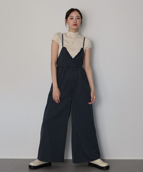 J by blue(ジェイバイブルー)の「ピンストライプフリルサロペット(サロペット/オーバーオール・レディース・ネイビー/グレー・MEDIUM)」の1枚目の写真