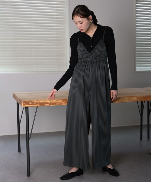 J by blue(ジェイバイブルー)の「ピンストライプフリルサロペット(サロペット/オーバーオール・レディース・ネイビー/グレー・MEDIUM)」の2枚目の写真