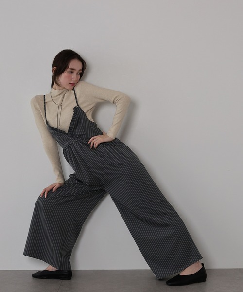 J by blue(ジェイバイブルー)の「ピンストライプフリルサロペット(サロペット/オーバーオール・レディース・ネイビー/グレー・MEDIUM)」の9枚目の写真