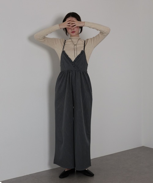 J by blue(ジェイバイブルー)の「ピンストライプフリルサロペット(サロペット/オーバーオール・レディース・ネイビー/グレー・MEDIUM)」の11枚目の写真