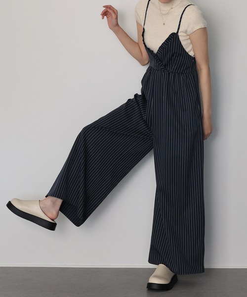 J by blue(ジェイバイブルー)の「ピンストライプフリルサロペット(サロペット/オーバーオール・レディース・ネイビー/グレー・MEDIUM)」の17枚目の写真