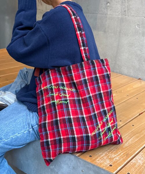 SOUNDSGOOOOD（サウンズグッド）の「【SOUNDS GOOOOD】犬プリントネルチェックトートバッグ（トートバッグ・メンズ・レッド/ブルー・ONE SIZE）」の5枚目の写真