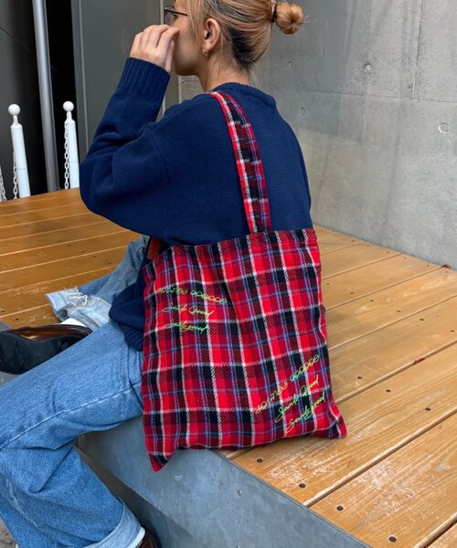 SOUNDSGOOOOD（サウンズグッド）の「【SOUNDS GOOOOD】犬プリントネルチェックトートバッグ（トートバッグ・メンズ・レッド/ブルー・ONE SIZE）」の6枚目の写真