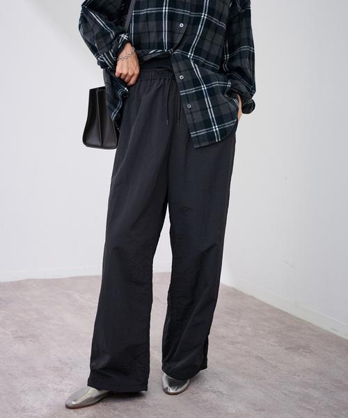 FRAMeWORK(フレームワーク)の「ワッシャーナイロンパンツ(その他パンツ・レディース・アイボリー/ブラック・36/38)」の1枚目の写真