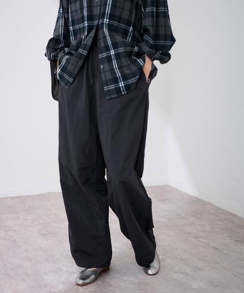 FRAMeWORK(フレームワーク)の「ワッシャーナイロンパンツ(その他パンツ・レディース・アイボリー/ブラック・36/38)」の11枚目の写真