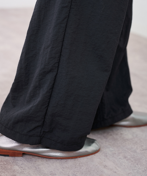 FRAMeWORK(フレームワーク)の「ワッシャーナイロンパンツ(その他パンツ・レディース・アイボリー/ブラック・36/38)」の17枚目の写真