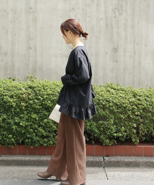 Brown&Street(ブラウンアンドストリート)の「ヘムフリルシャツトップス(シャツ/ブラウス・レディース・ホワイト/ブラック・FREE)」の19枚目の写真