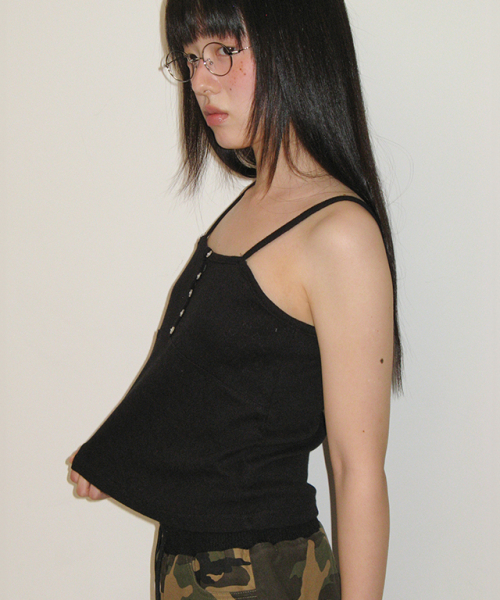 RONRON（ロンロン）の「HEART BUTTON GOLGI SLEEVELESS EYELET BLACK（Tシャツ/カットソー・レディース・その他・FREE）」の4枚目の写真