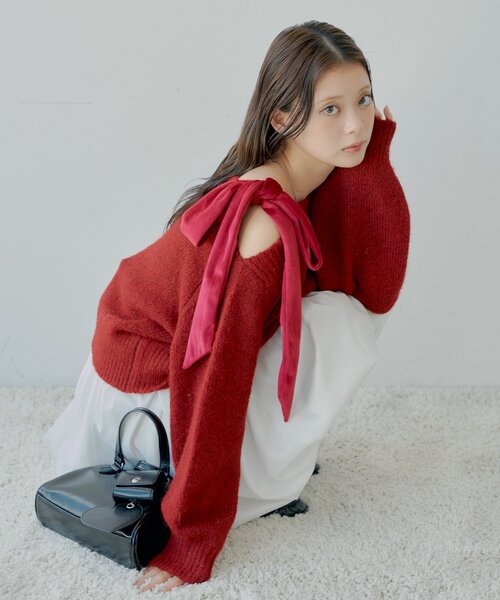 Chico（チコ）の「【REVIVAL/WEB限定】ベロアリボンワンショルルーズニット（ニット/セーター・レディース・ブラウン/レッド/ホワイト系その他3/ブラウン系その他3/グレー系その他3/アイボリー・FREE）」の6枚目の写真