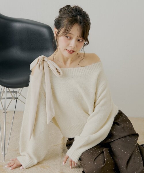 Chico（チコ）の「【REVIVAL/WEB限定】ベロアリボンワンショルルーズニット（ニット/セーター・レディース・ブラウン/レッド/ホワイト系その他3/ブラウン系その他3/グレー系その他3/アイボリー・FREE）」の17枚目の写真