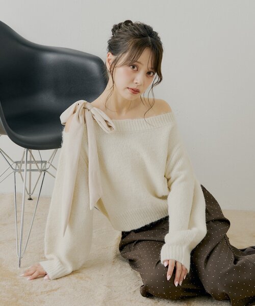 Chico（チコ）の「【REVIVAL/WEB限定】ベロアリボンワンショルルーズニット（ニット/セーター・レディース・ブラウン/レッド/ホワイト系その他3/ブラウン系その他3/グレー系その他3/アイボリー・FREE）」の18枚目の写真
