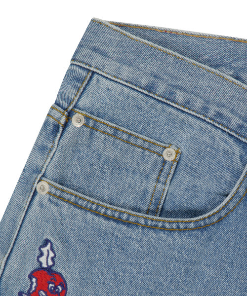 WKNDRS（ウィーキャンドース）の「APPLE DENIM PANTS (BLUE)（デニムパンツ・レディース・その他・LARGE/X-LARGE/SMALL/MEDIUM）」の4枚目の写真