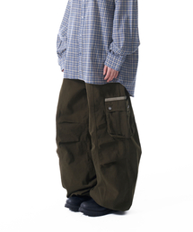 AAKAM（アーカム）の「Knee Pin-tuck Contrast Cargo Pants (Khaki)（その他パンツ・メンズ）」