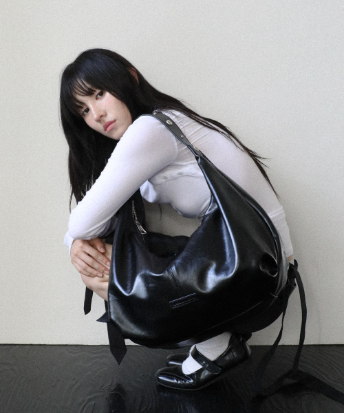 IUGAMAKARAS（イウガマカラス）の「Studded Strap Hobo Bag (Black)（ショルダーバッグ・レディース・その他・FREE）」の8枚目の写真