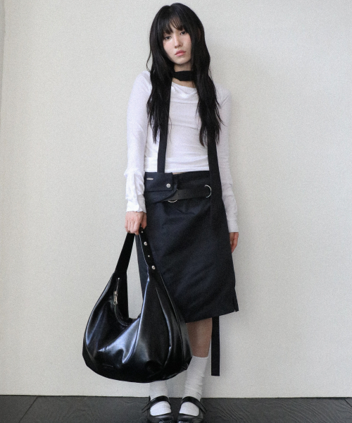 IUGAMAKARAS（イウガマカラス）の「Studded Strap Hobo Bag (Black)（ショルダーバッグ・レディース・その他・FREE）」の9枚目の写真