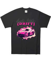 MONSTER REPUBLIC（モンスターリパブリック）の「ドリフト ビビッドピンク Tシャツ ブラック（Tシャツ/カットソー）」