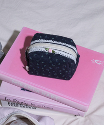 LEMASQUE（ルマスク）の「ファブリックスクエアポーチフラワーネイビーS（ポーチ）」